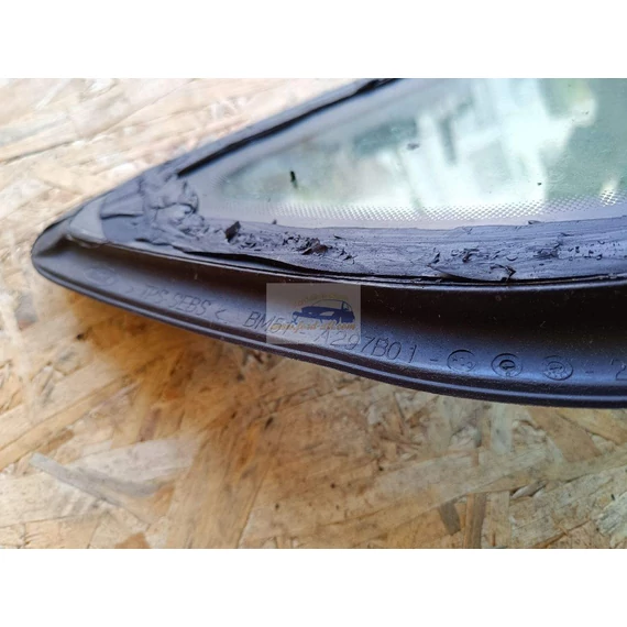 FORD FOCUS III Bal C Oszlop Oldalablak Üveg