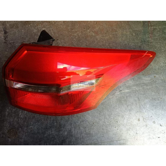 FORD FOCUS III Jobb Külső Hátsó Lámpa
