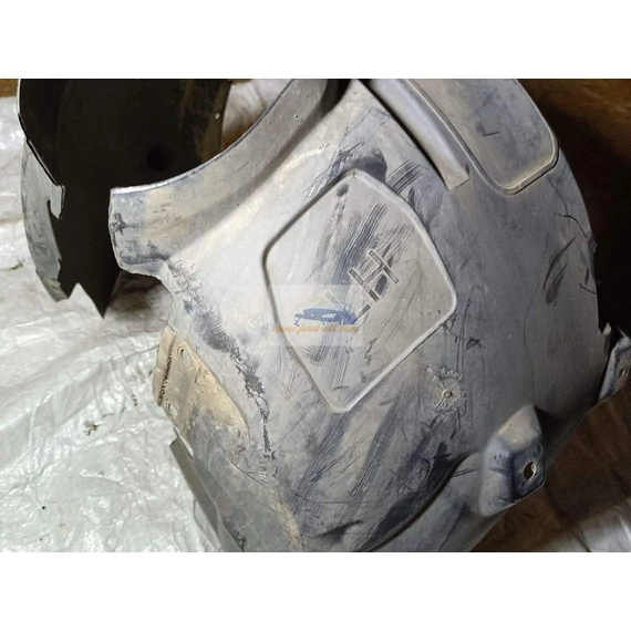 FORD FOCUS III Bal első Első Dobbetét (Kerékjárati, Műanyag)