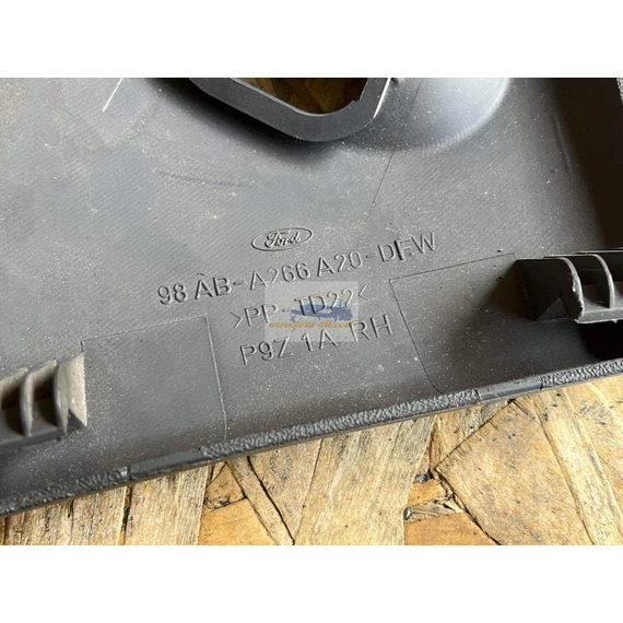 FORD FOCUS I Jobb hátsó Kilincs Burkolat