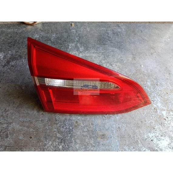 FORD FOCUS III Bal Belső Hátsó Lámpa