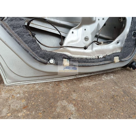 FORD FOCUS I Bal hátsó Ajtó (Üres lemez)