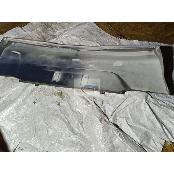 FORD FOCUS III Csomagtérajtó Burkolat Alsó