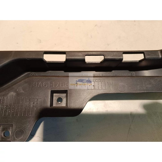 FORD FIESTA VI Hátsó középső Lökhárító Tartó (Műanyag)
