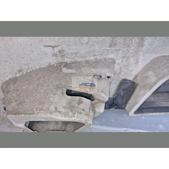 FORD FOCUS I Első Lökhárító (Részeivel)